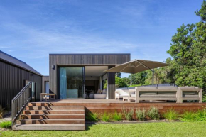 Black House Onetangi Beach